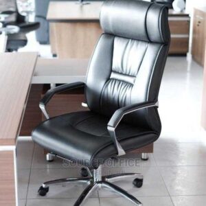 executive chair with smooth rolling wheels