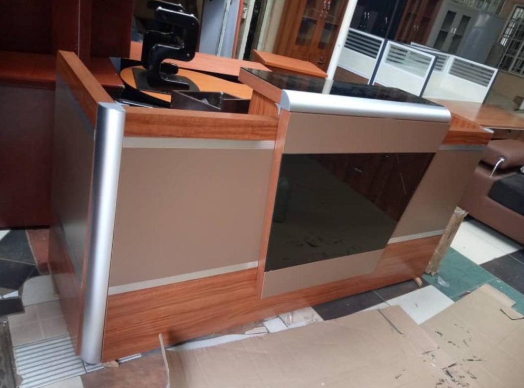 front-office-reception-furniture-design Modern Reception Desk Uganda 1.4m Office Furniture Kampala Space Saving Compact Design - Image 1