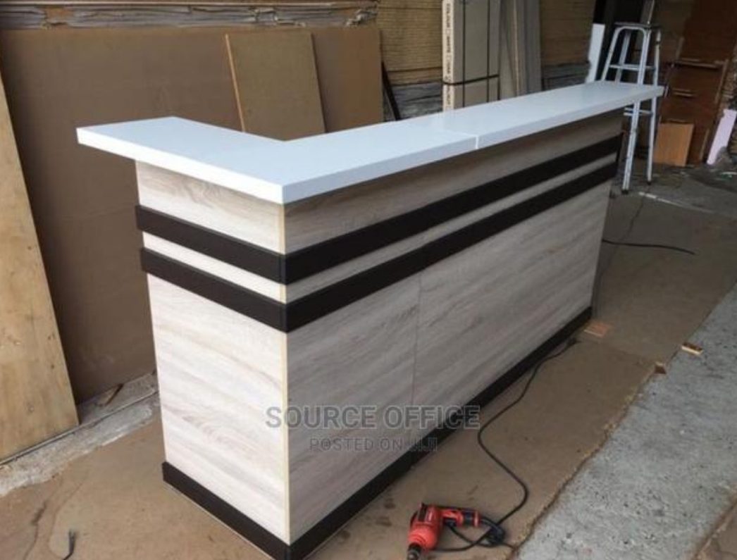 reception-counter-for-modern-companies Modern Reception Desk Uganda 1.4m Office Furniture Kampala Black White Executive Finish - Image 1