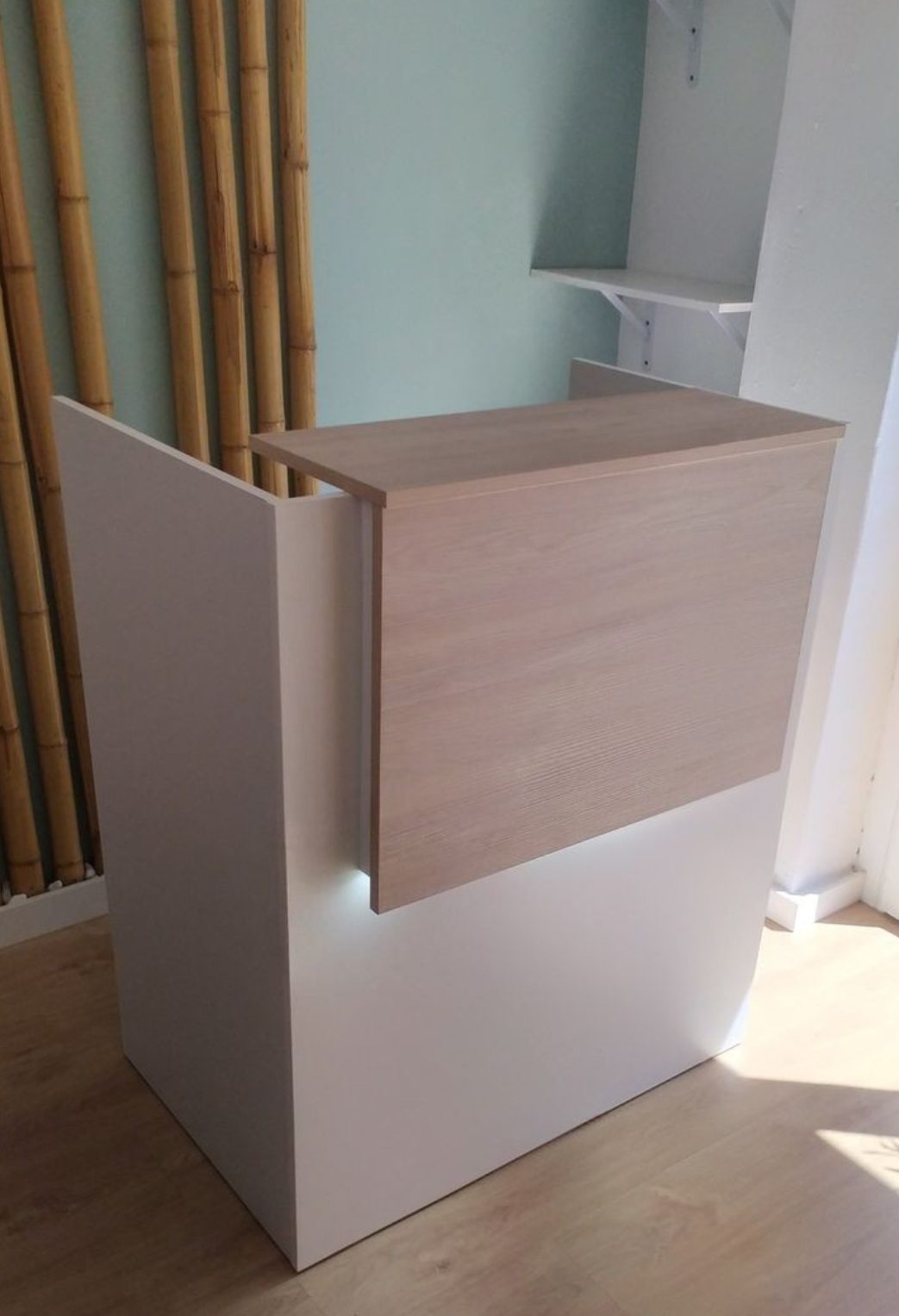 reception-desk-for-office-entrances Reception Desk Uganda Commercial Use Modern Wooden Counter - Image 1