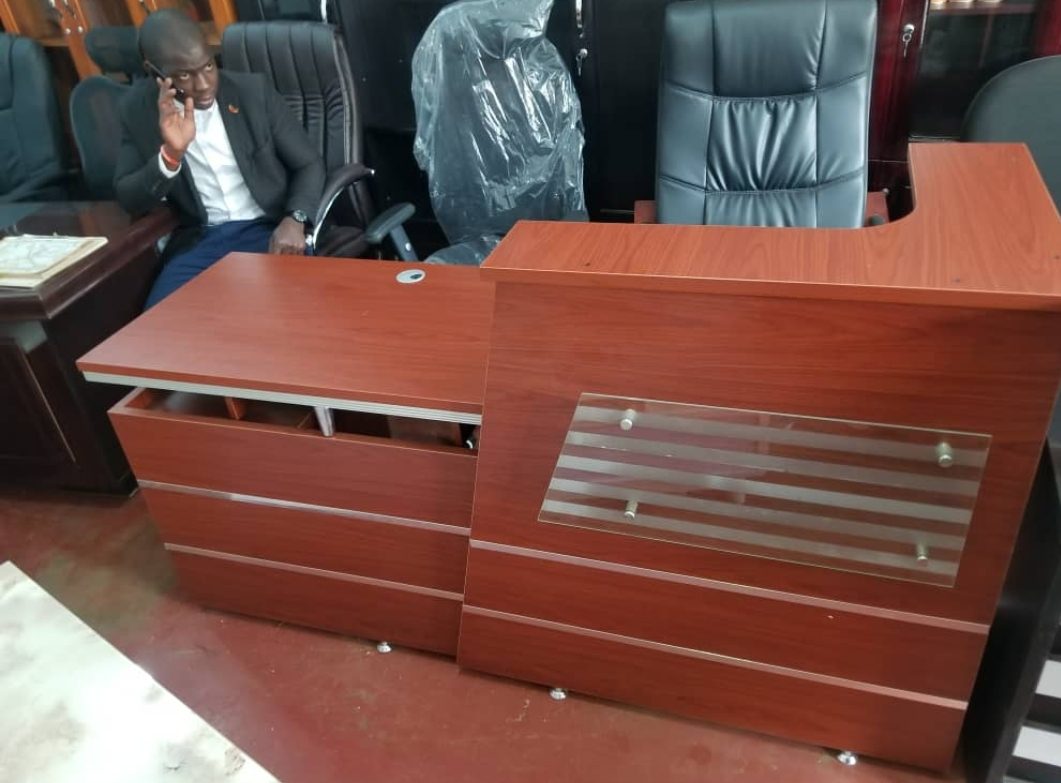 wooden-front-desk-for-commercial-use Salon Reception Desk 1.4m Modern Counter Uganda Kampala - Image 1