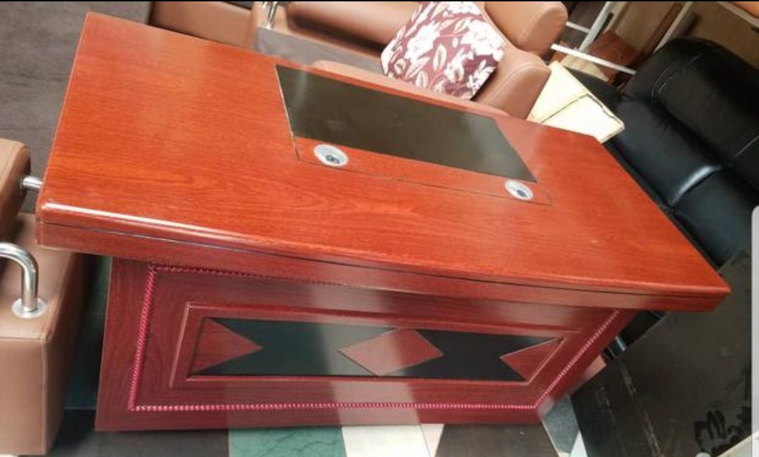 classic-1400mm-executive-office-desk-for-corporate-offices Classic 1400mm Executive Office Desk for Corporate Offices - Image 1