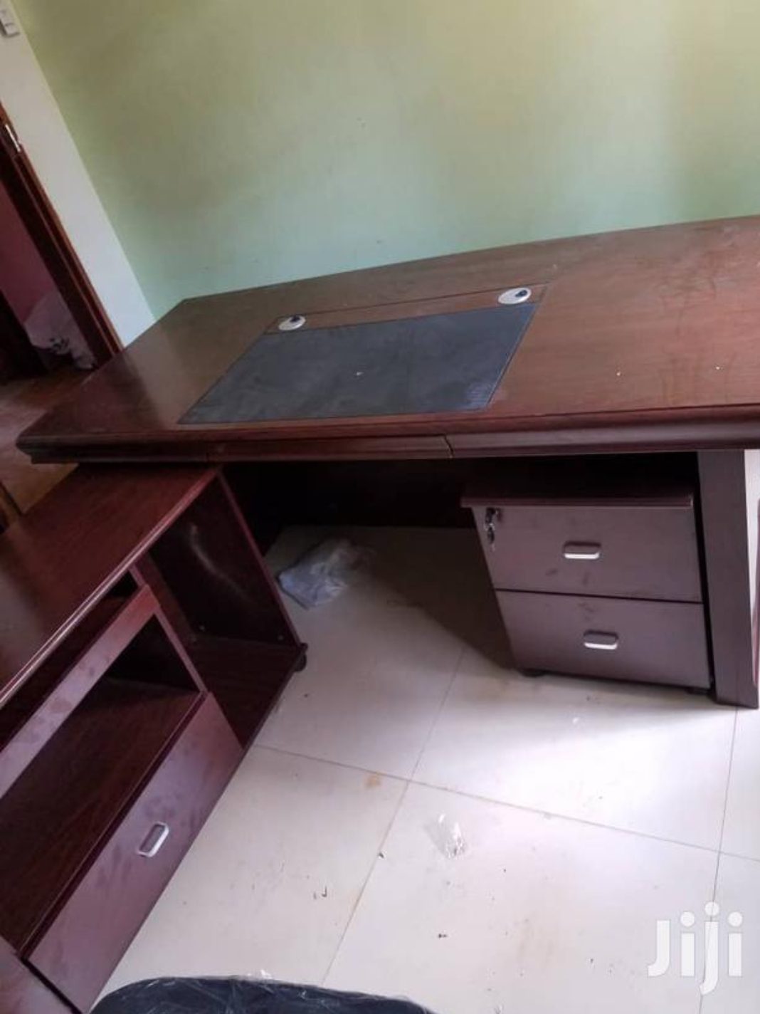 classic-1400mm-executive-office-desk-with-lockable-storage Classic 1400mm Executive Office Desk with Lockable Storage - Image 1