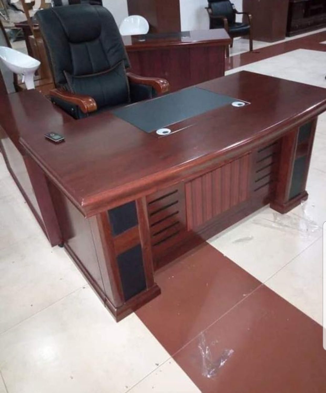 classic-1400mm-executive-office-desk-with-spacious-worktop Classic 1400mm Executive Office Desk with Spacious Worktop - Image 1
