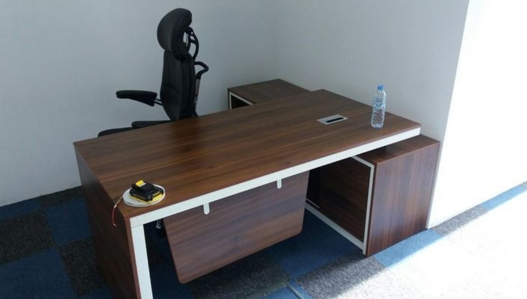 ergonomic-1400mm-executive-office-desk-for-directors Ergonomic 1400mm Executive Office Desk for Directors - Image 1