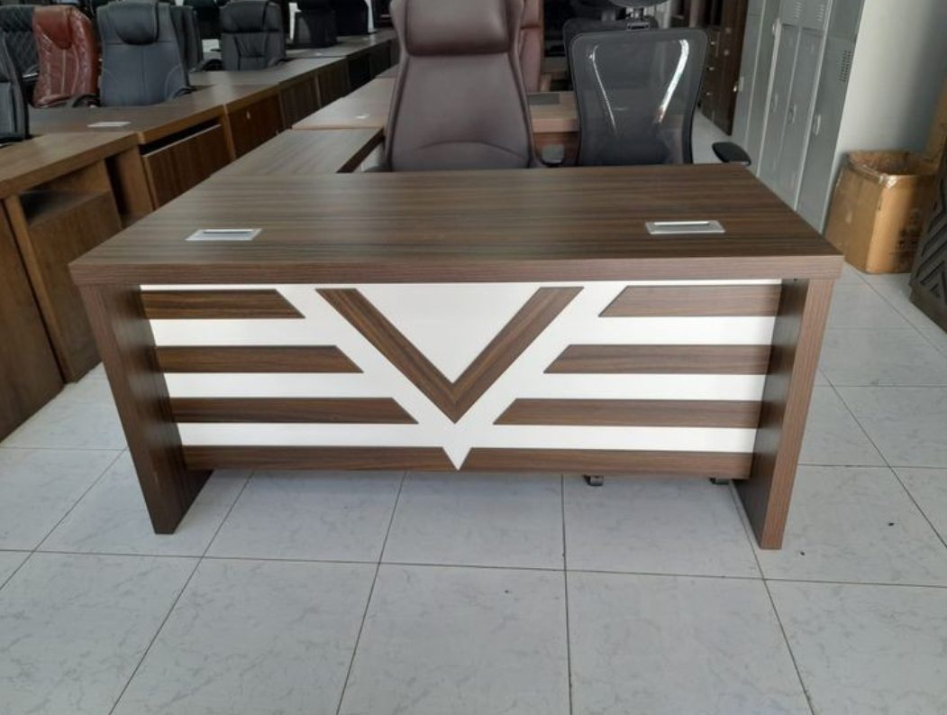ergonomic-1400mm-executive-office-desk-for-home-office Ergonomic 1400mm Executive Office Desk for Home Office - Image 1