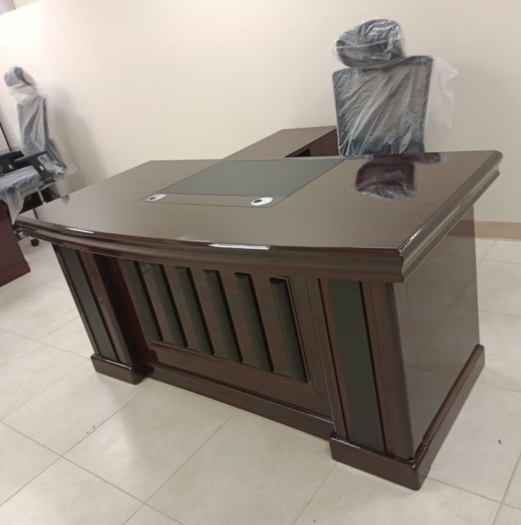 ergonomic-1400mm-executive-office-desk-for-managers Ergonomic 1400mm Executive Office Desk for Managers - Image 1