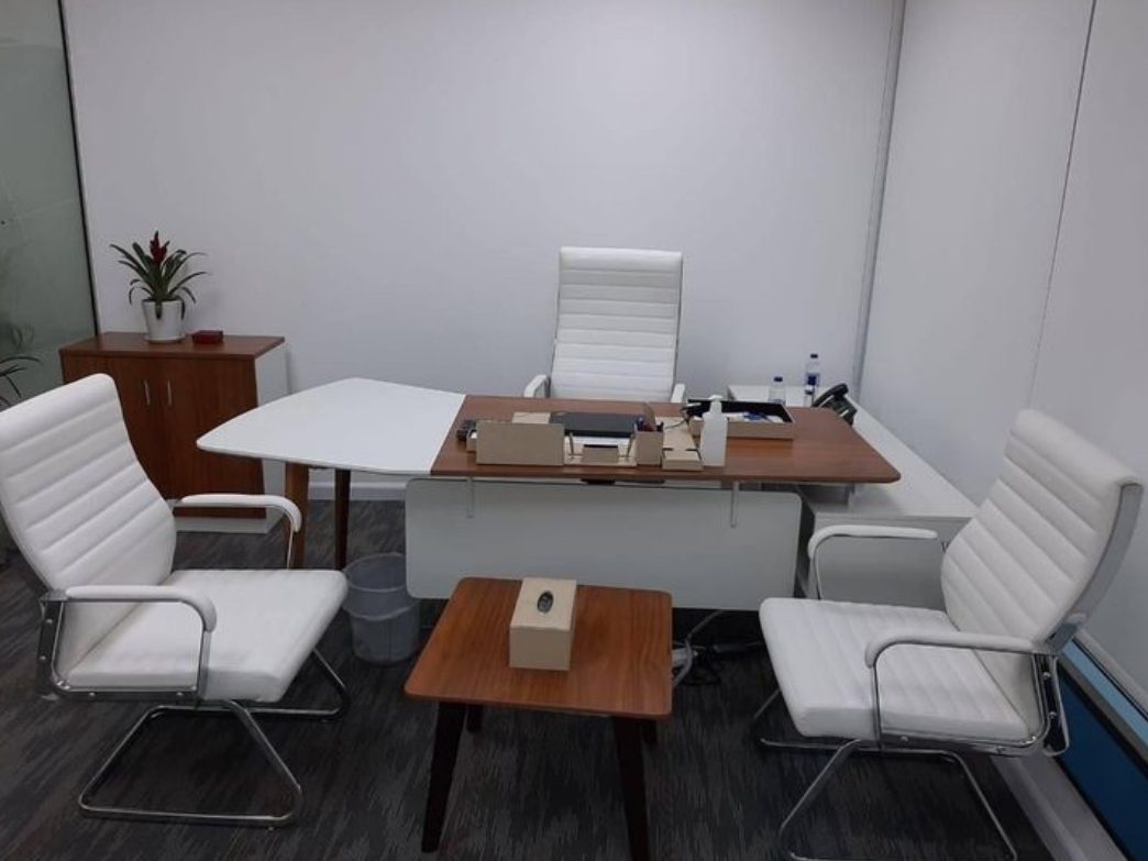 ergonomic-1400mm-executive-office-desk-with-lockable-storage Ergonomic 1400mm Executive Office Desk with Lockable Storage - Image 1