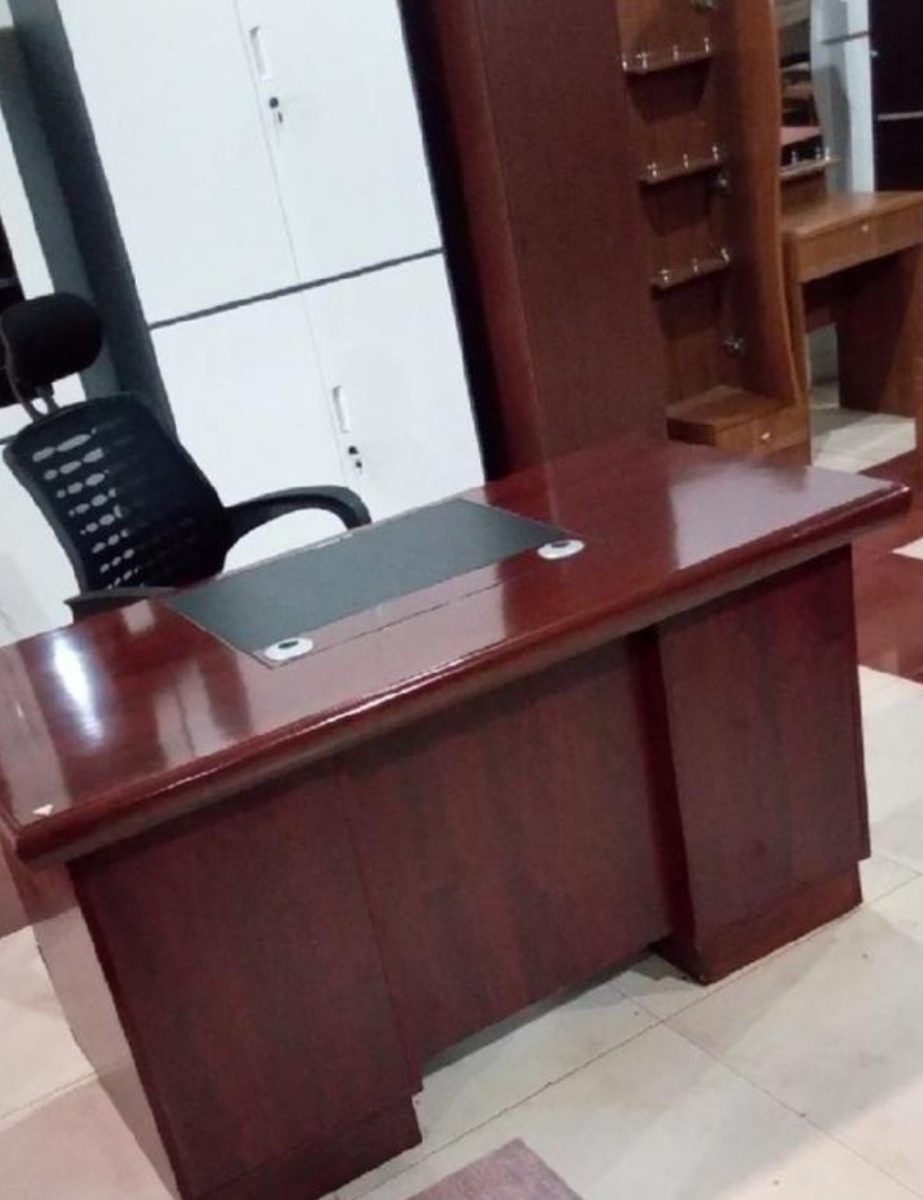 exclusive-1400mm-executive-office-desk-business-series Exclusive 1400mm Executive Office Desk Business Series - Image 1