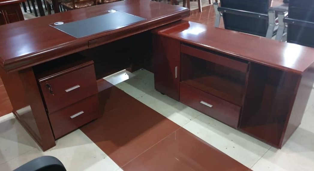 exclusive-1400mm-executive-office-desk-for-corporate-offices Exclusive 1400mm Executive Office Desk for Corporate Offices - Image 1