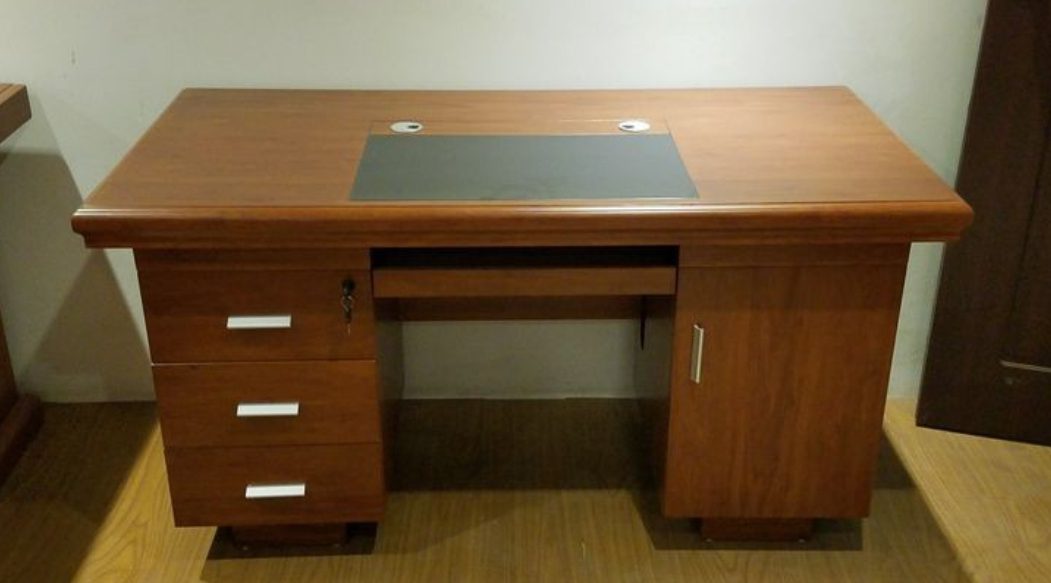 exclusive-1400mm-executive-office-desk-for-directors Exclusive 1400mm Executive Office Desk for Directors - Image 1