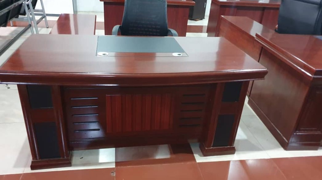 innovative-1400mm-executive-office-desk-for-corporate-offices Innovative 1400mm Executive Office Desk for Corporate Offices - Image 1
