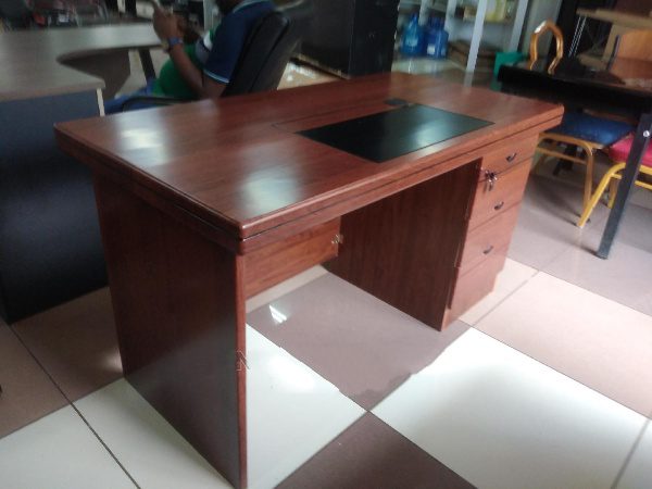luxury-1400mm-executive-office-desk-with-spacious-worktop Luxury 1400mm Executive Office Desk with Spacious Worktop - Image 1
