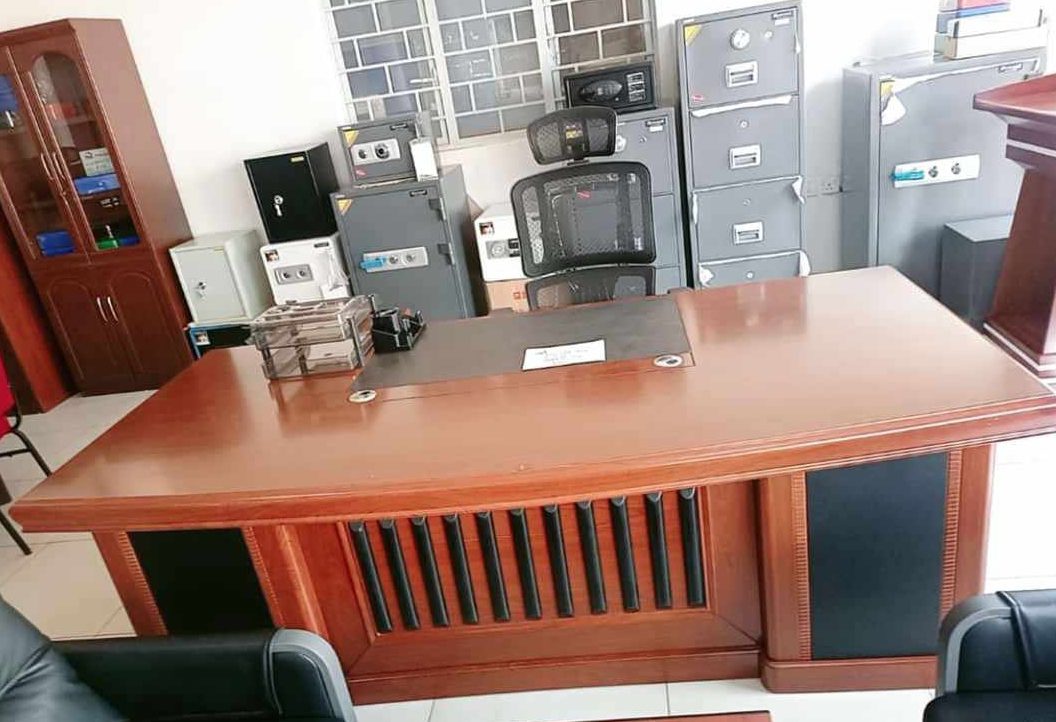refined-1400mm-executive-office-desk-with-mobile-pedestal Refined Executive Office Desk with Mobile Pedestal and Side Return 2200mm - Image 1