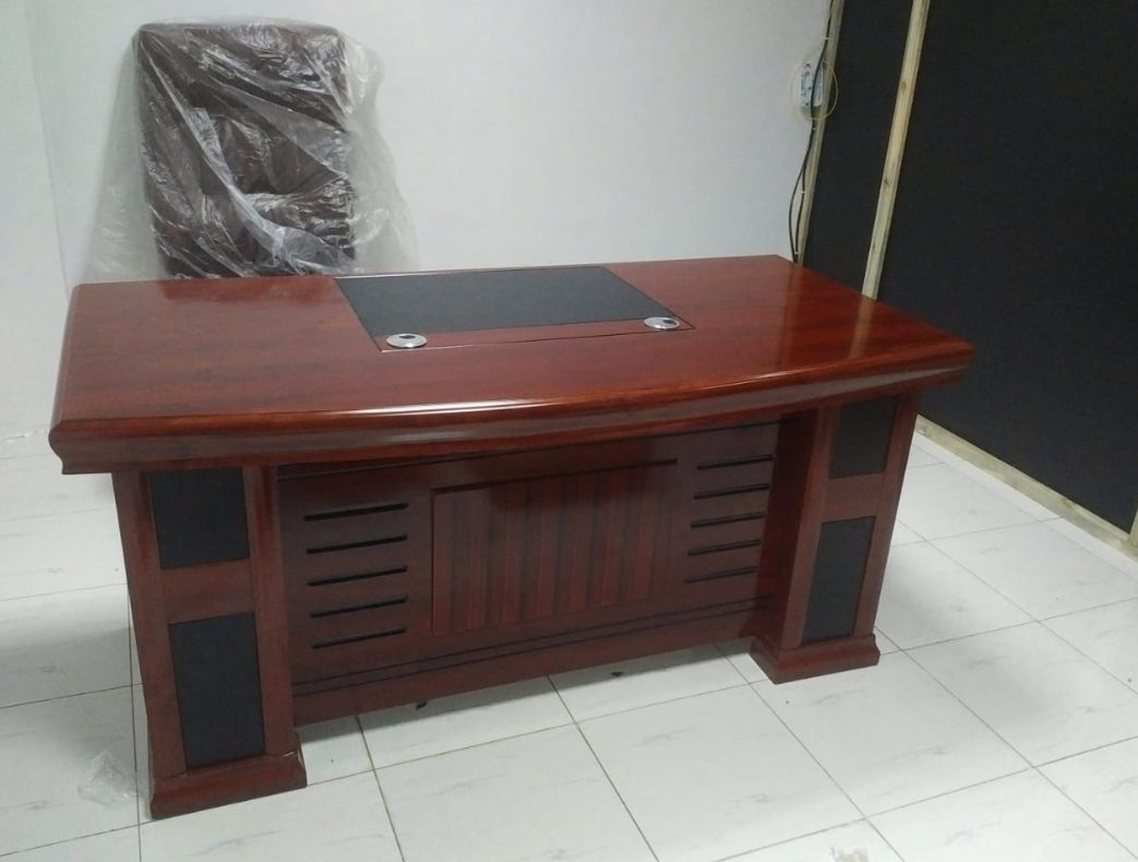 smart-1400mm-executive-office-desk-for-corporate-offices Smart 1400mm Executive Office Desk for Corporate Offices - Image 1