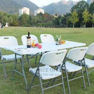 16 person catering table hotel