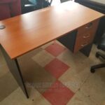 executive work desk lockable drawer