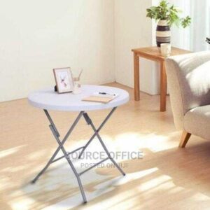 spacious 12 seat outdoor table
