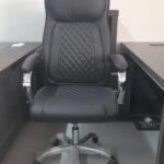 executive deluxe chair with armrests