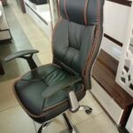 luxury ceo office chair with armrests