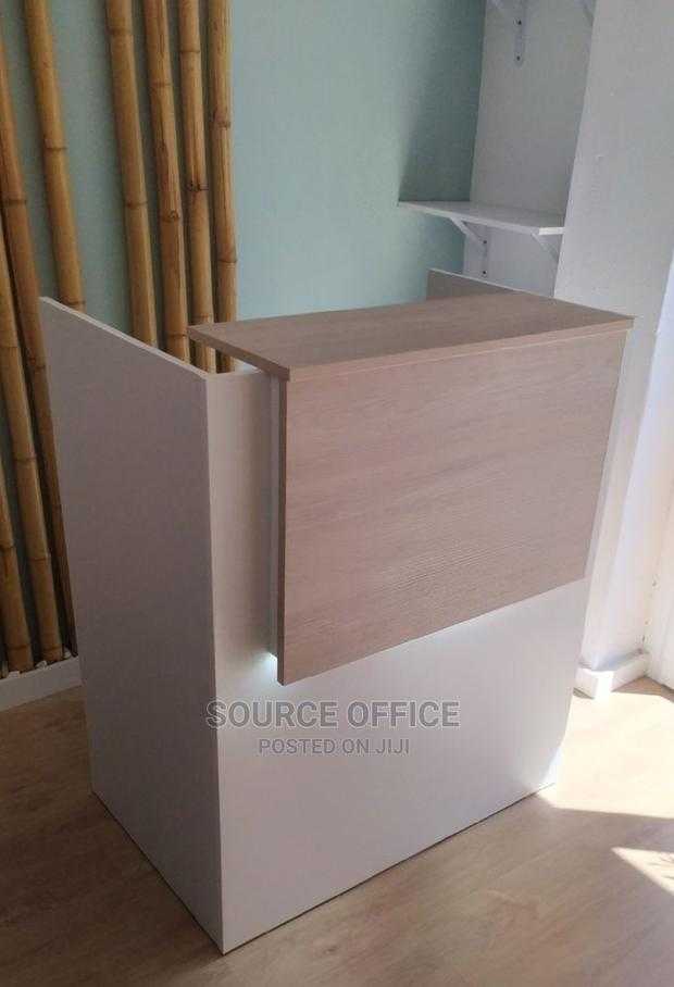 office-reception-desk-with-elevated-panel Premium Finish Reception Counter Desk for Corporate Image - Image 1