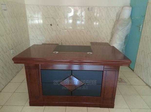 contemporary-1400mm-executive-office-desk-with-mobile-pedestal Contemporary 1400mm Executive Office Desk with Mobile Pedestal - Image 1