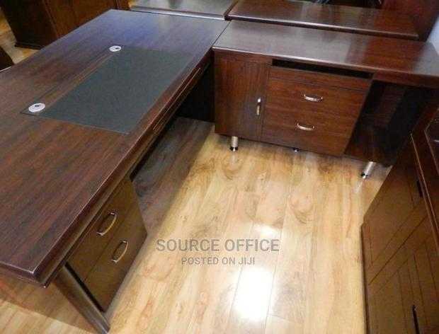 elegant-1400mm-executive-office-desk-for-corporate-offices Elegant 1400mm Executive Office Desk for Corporate Offices - Image 1