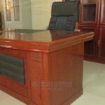 Elegant 1400mm Executive Office Desk for Managers