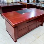 Refined Executive Office Desk Contemporary Finish